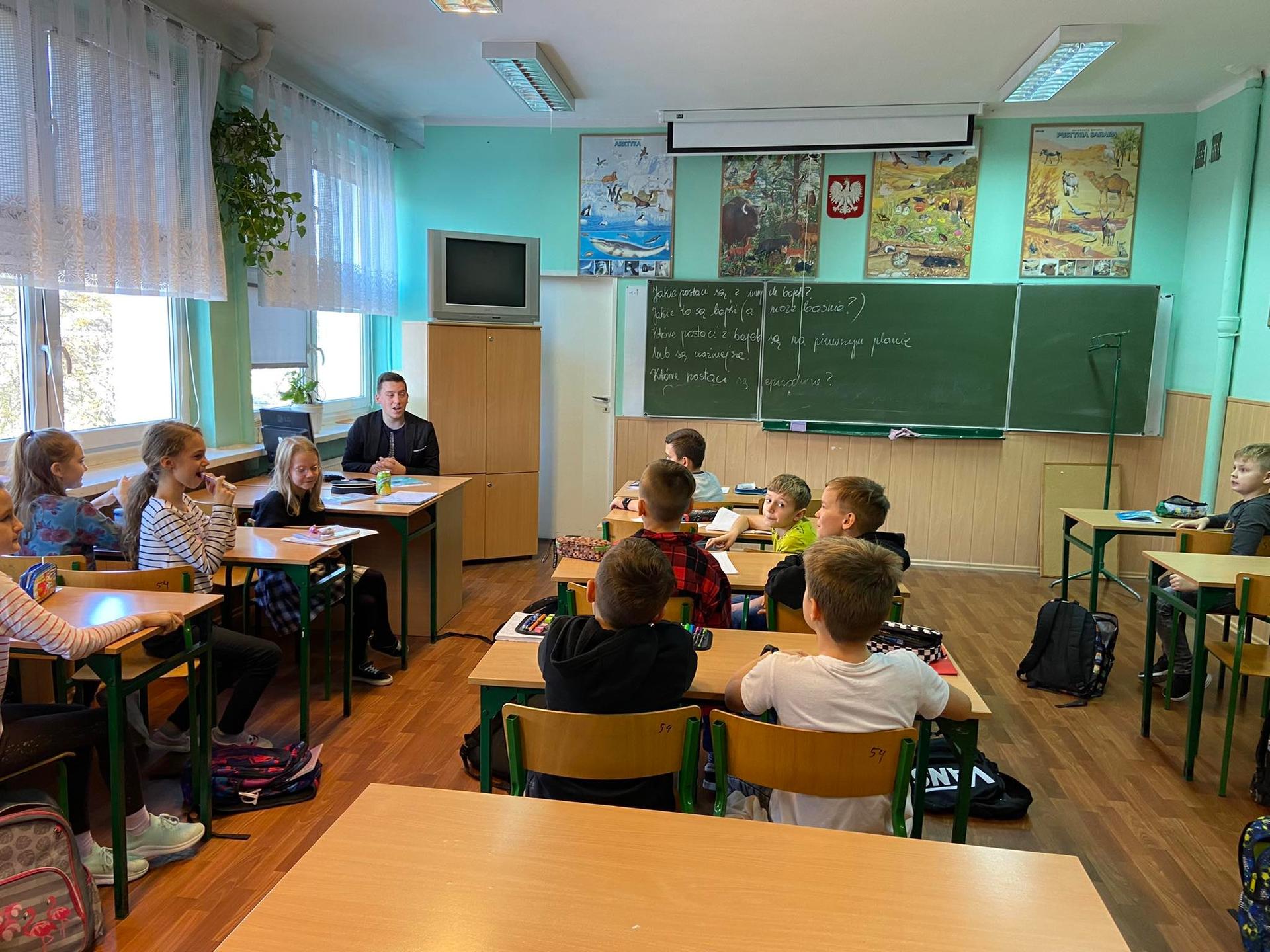 Najmłodszy nauczyciel w Polsce. Jest nim 21-letni łodzianin Samorządowa Szkoła Podstawowa W Ruchnie