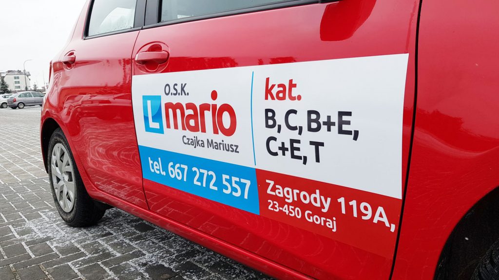 Naklejki reklamowe na samochód nauki jazdy. | Pikul Media Jak Masz Obowiazek Oznakowac Holowany Samochod Osobowy