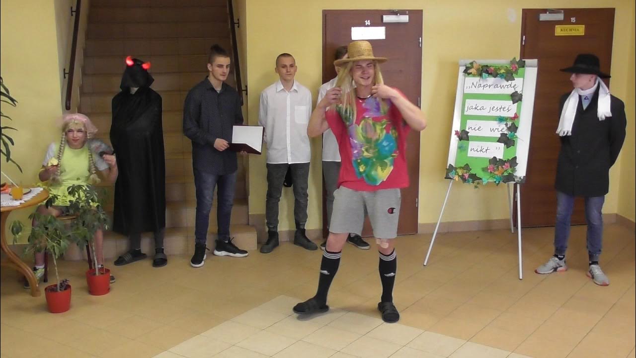 "Naprawdę, jaka jesteś, nie wie nikt" - YouTube Jaka Jestes Nie Wie Nikt Piosenka
