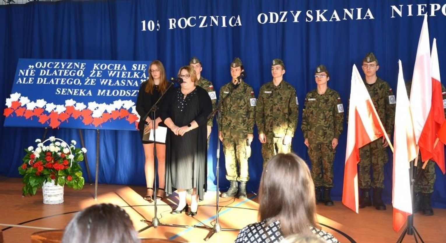 Narodowe Święto Niepodległości w Szkołach Średnich w Myszkowie Kto Podarował Statuę Wolności Stanom Zjednoczonym