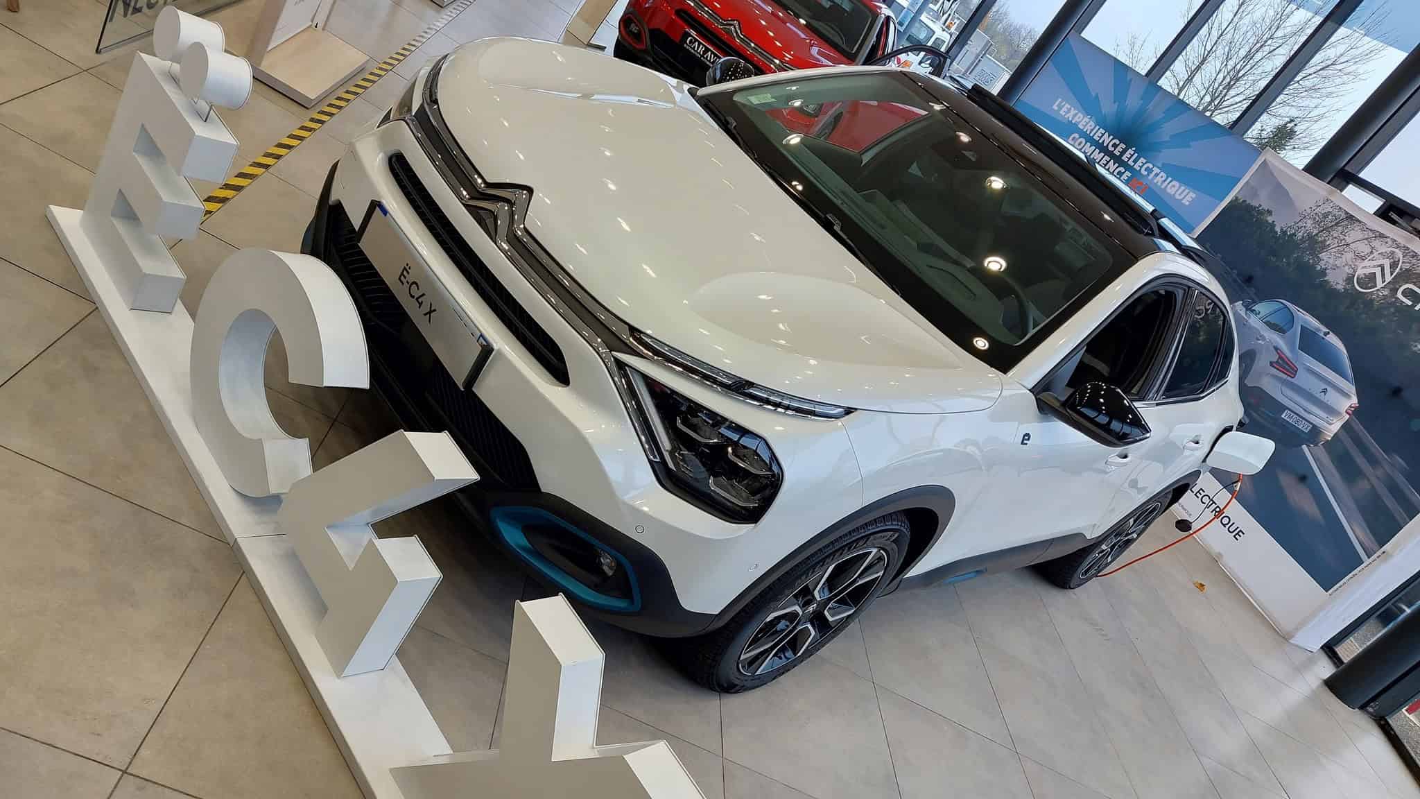 Nowy Citroën C4 X debiutuje w salonach dealerskich we Francji. Kiedy w Kiedy Masz Obowiązek Przełączyć światła Drogowe Na światła Mijania