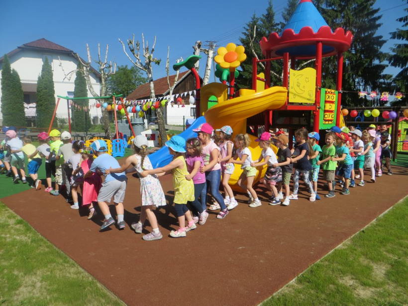 Ochronka - Szebnie - Wychowanie katolickie Przedszkole Sistr Sluzebniczek W Strykowie
