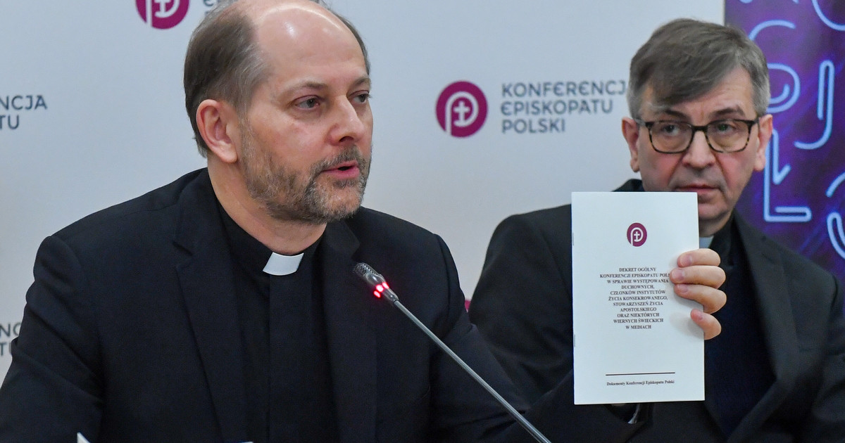 Onet Wiadomości on Twitter: "Bez własnych opinii i z koloratką na Działalność Duchownych W Celu Krzewienia Wiary