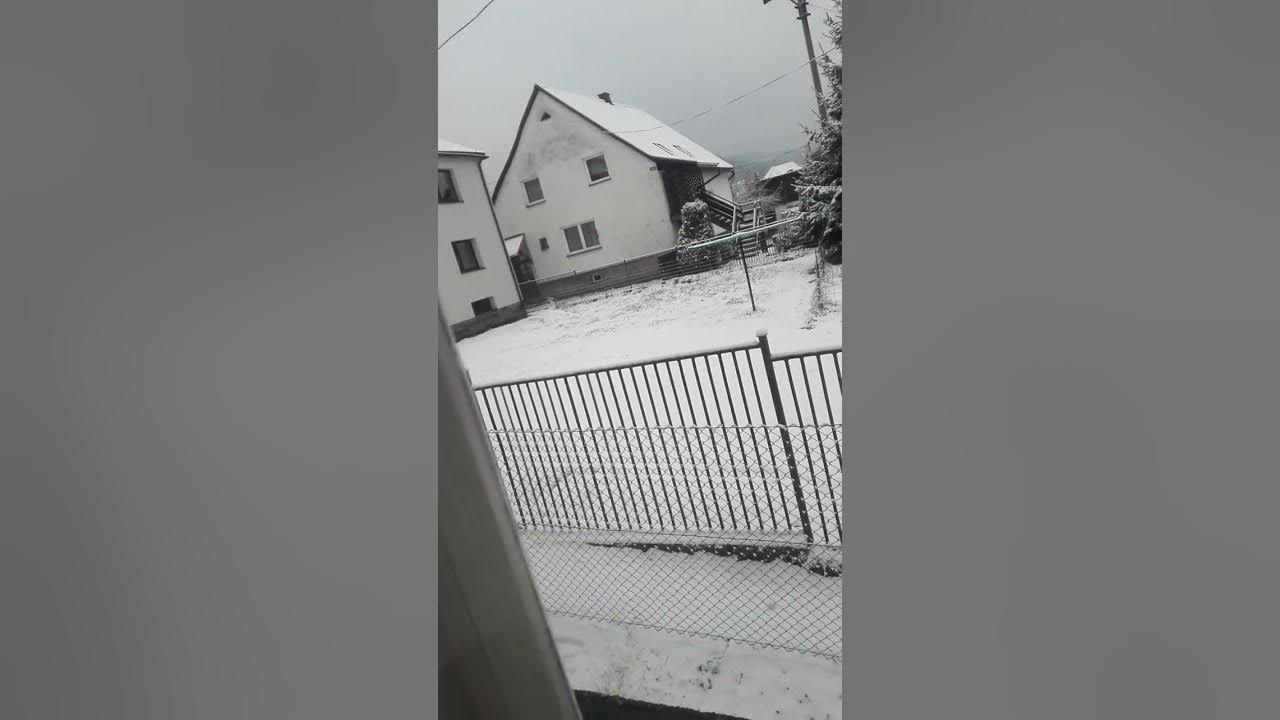 Pada snezik pada od sameho rana - YouTube Pada Sniezek Pada Od Samego Ranka