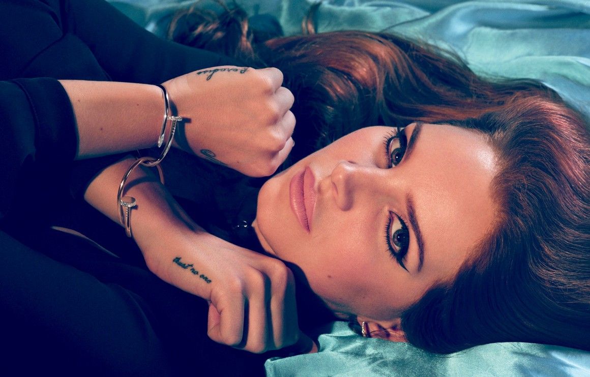 ‘Paradise’ – Lo tiene en la mano izquierda. Se lo hizo en el 2012, con Lana Del Rey Paradise Tattoo