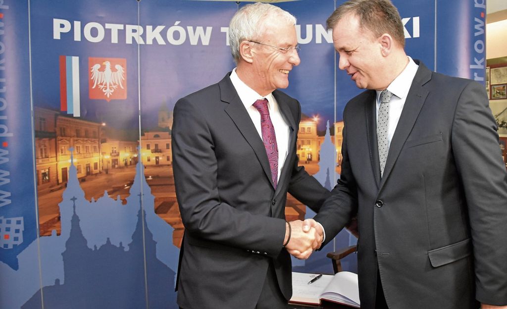 PIOTRK ÓW TRYBUNALSKI : Stadtchefs setzen trotz frostiger Atmosphäre 2 Zł Piotrków Trybunalski 2008