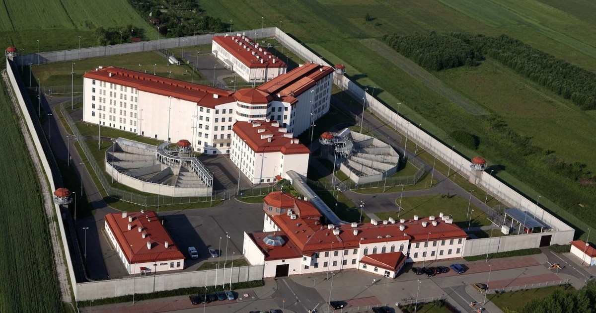 Piotrków Trybunalski. Serbscy zbrodniarze wojenni w Areszcie Śledczym Areszt Sledczy Piotrkw Trybunalski E Paczka