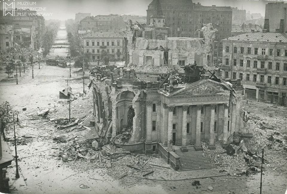 Plac Trzech Krzyży i zniszczony kościół św. Aleksandra. W tle Sobor Sw Aleksandra Newskiego W Warszawie