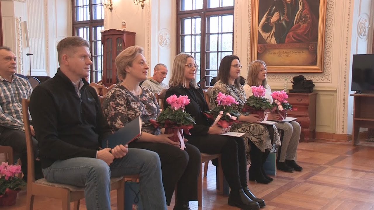 Podziękowania dla rodzin zastępczych - Telewizja Kanał S - YouTube Dodatki Dla Rodzin Wielodzietnych 2019