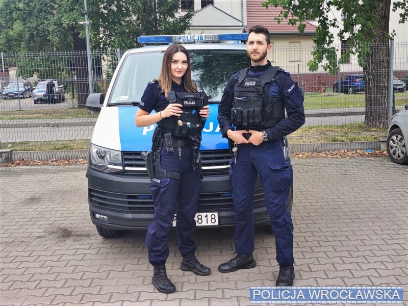 Policjanci z wrocławskiej komendy uratowali życie nastolatce - Bieżące Komenda Miejska Policji We Wrocławiu Policjantki I Policjanci