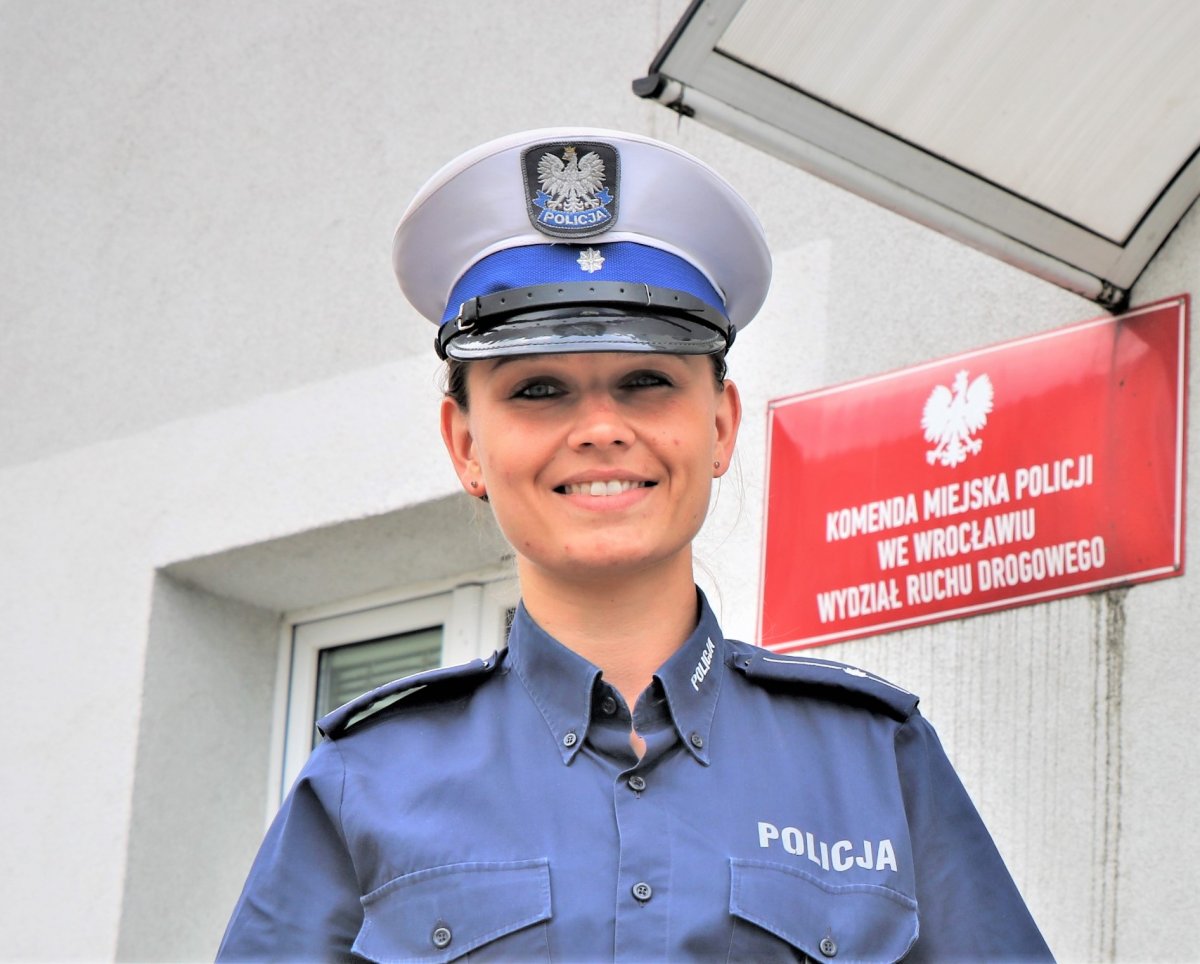 Policjantka z Wrocławia napisała książkę. Nie jest to jednak kryminał Komenda Miejska Policji We Wrocławiu Policjantki I Policjanci