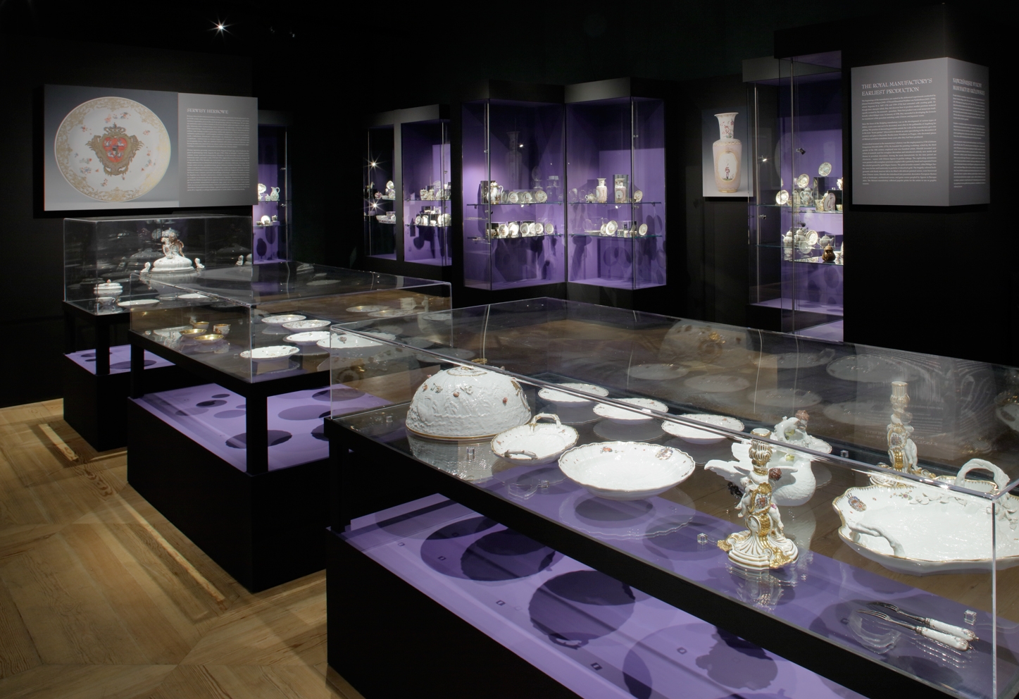 Porcelana miśnieńska w zbiorach Zamku Królewskiego na Wawelu - Zamek W Składzie Porcelany Było 300 Figurek Porcelanowych Słonie Stanowiły 70