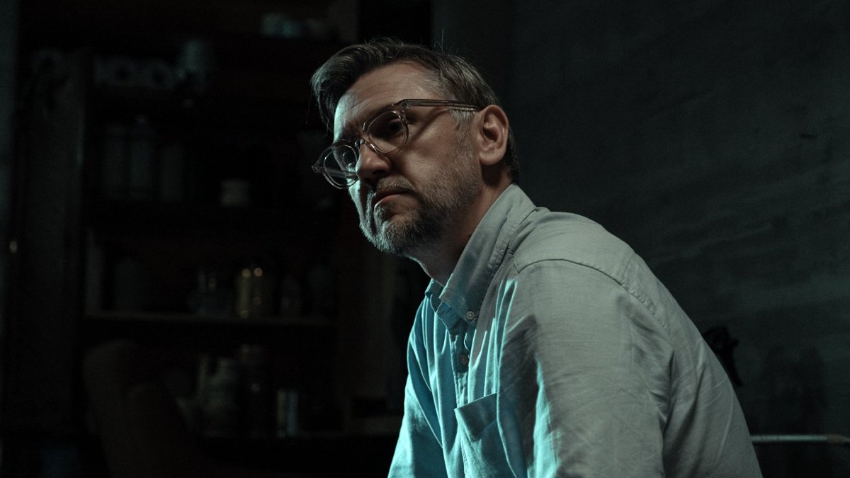 "Porządny człowiek" – recenzja produkcji platformy Max - Filmweb Rozdzial 1 Test Czlowiek Grupa B
