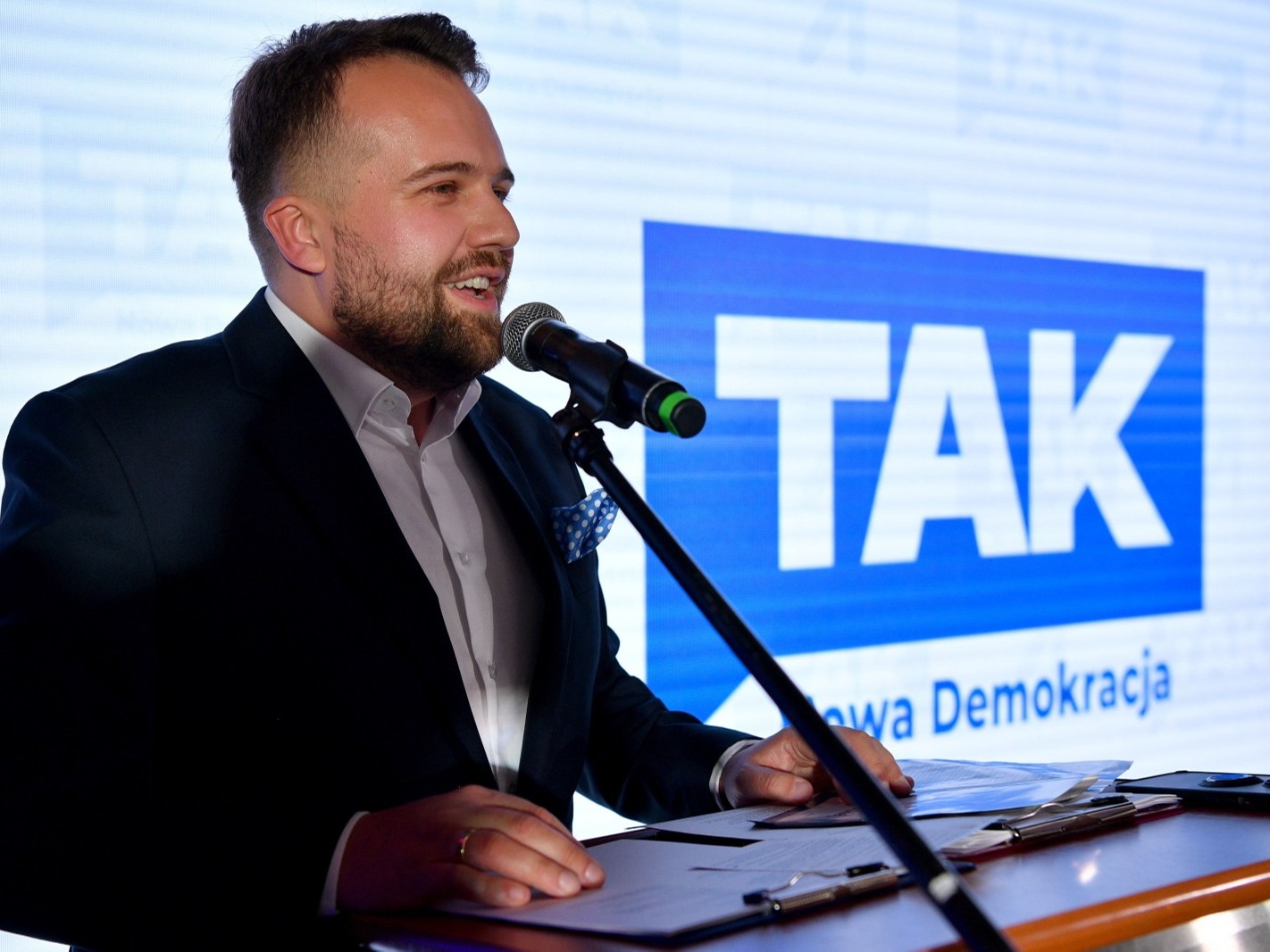 Powstała nowa partia. Prezydent Starachowic odsłania karty – Wprost Prezydent Starachowic Ma Nową Dziewczynę