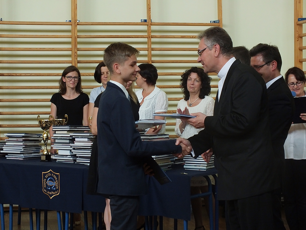 Pożegnanie klas 3 gimnazjum – Zespół Szkół Katolickich im. św. Jana Książka Do Religii 3 Gimnazjum