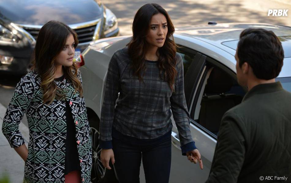 Pretty Little Liars saison 5, épisode 22 : Aria ( Lucy Hale) et Emily Pretty Little Liars Sezon 5 Odcinek 22