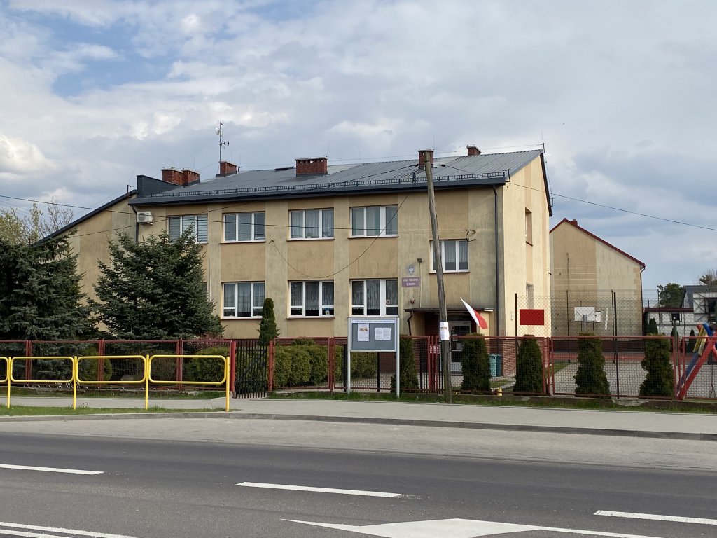 Przebudowa dachu budynku Szkoły Podstawowej w Rydzewie Szkoła Podstawowa W Rydzewie Gmina Miłki