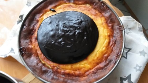 Przepis - Sernik na spodzie z delicji przepis - Gotujmy.pl Sernik Na Spodzie Z Delicji