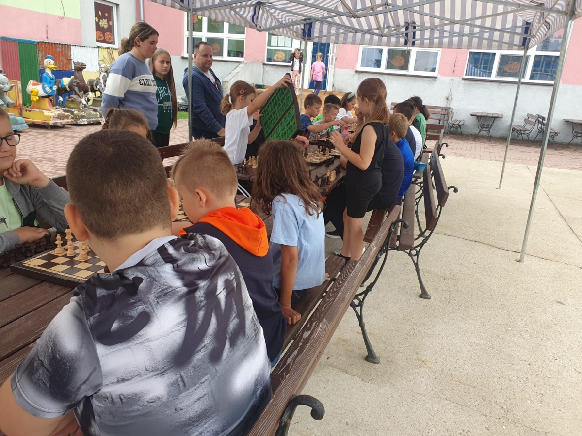 Przygotowania uczniów do Symultany Szachowej - Szkoła Podstawowa w Nasza Szkola Zwierzyniec Pierwszy