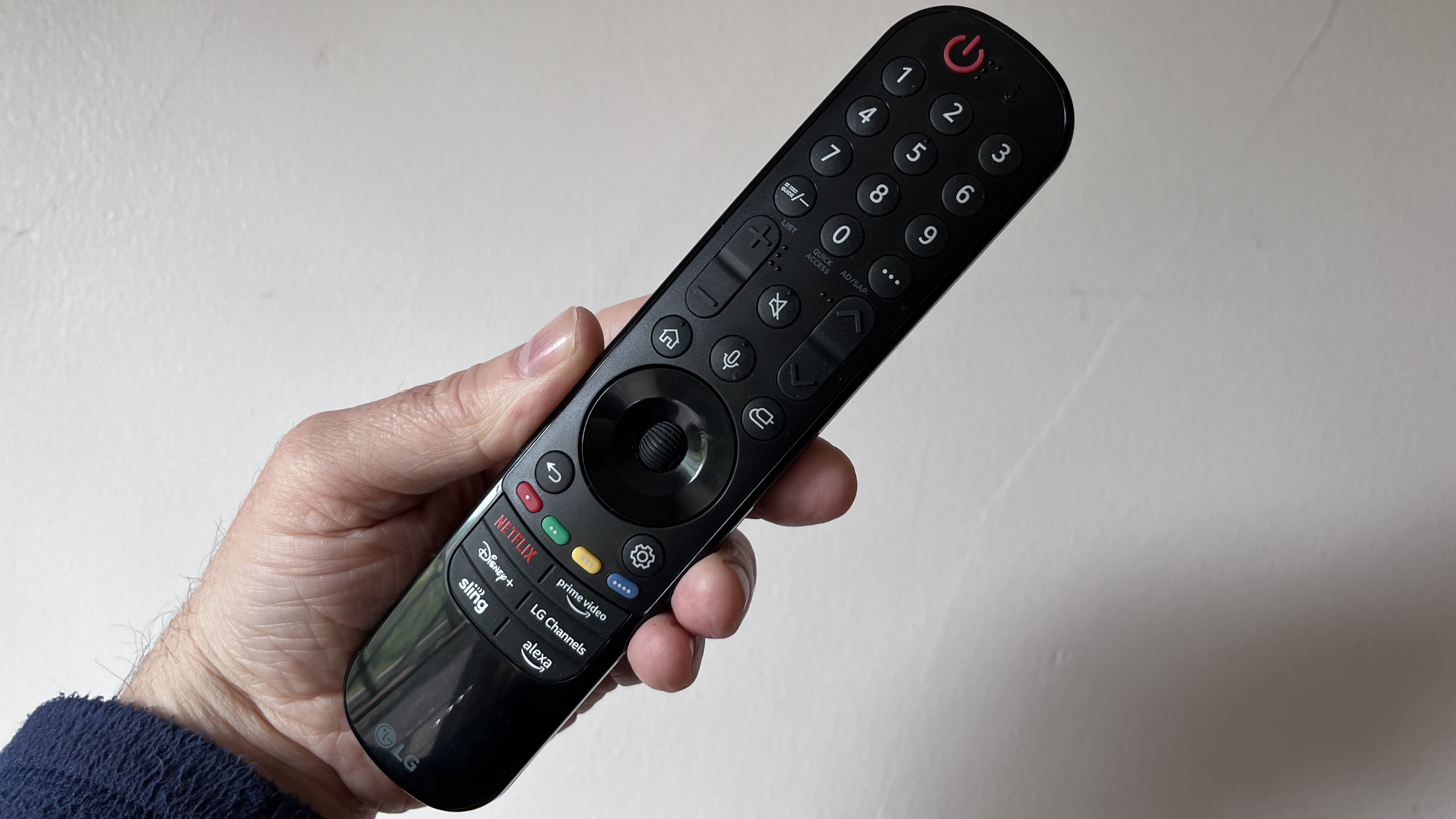 Recensione LG B4 | TechRadar Udzielając Pomocy Tonącemu Należy Zadbać O Własne Bezpieczeństwo Wyjaśnij