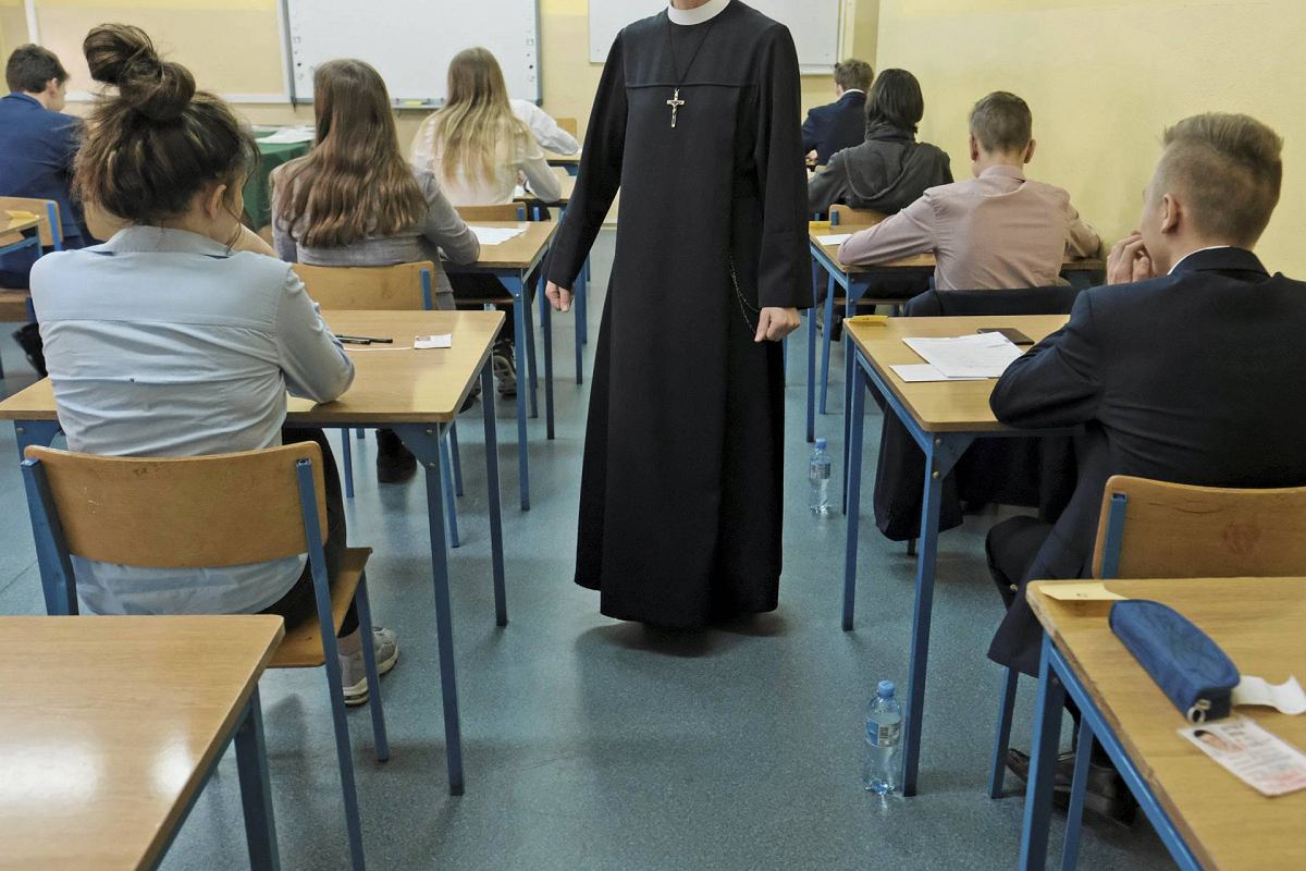 Religia w szkole: "trauma, stracony czas, infantylne lekcje". To Rozkład Materiału Z Religii W Szkole Podstawowej