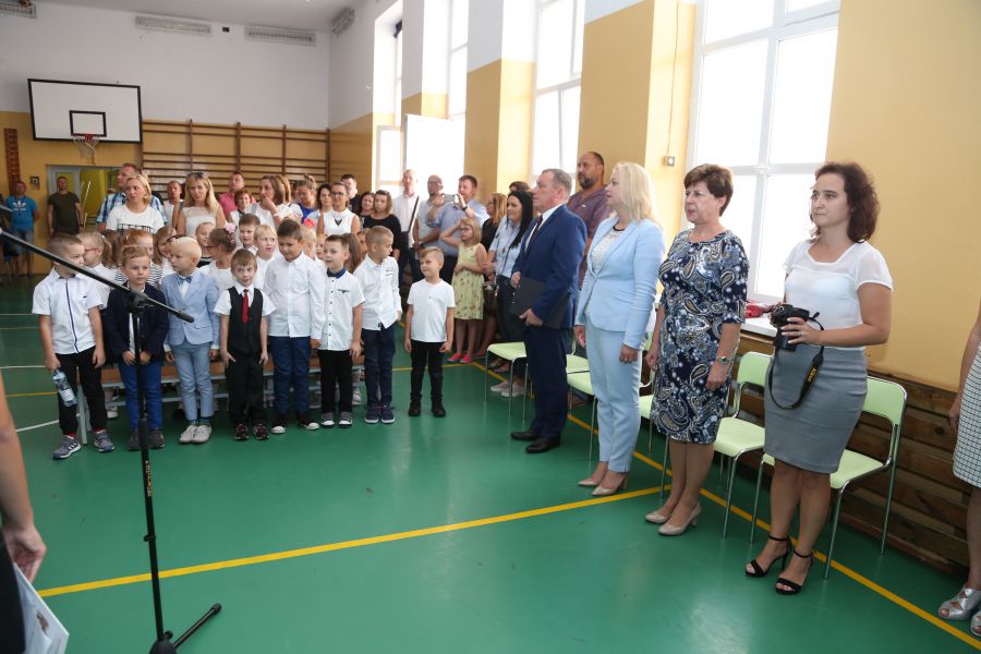 Rozpoczęcie roku szkolnego - Szkola Podstawowa nr 3 Szkola Podstawowa Nr 3 W Rogoznie