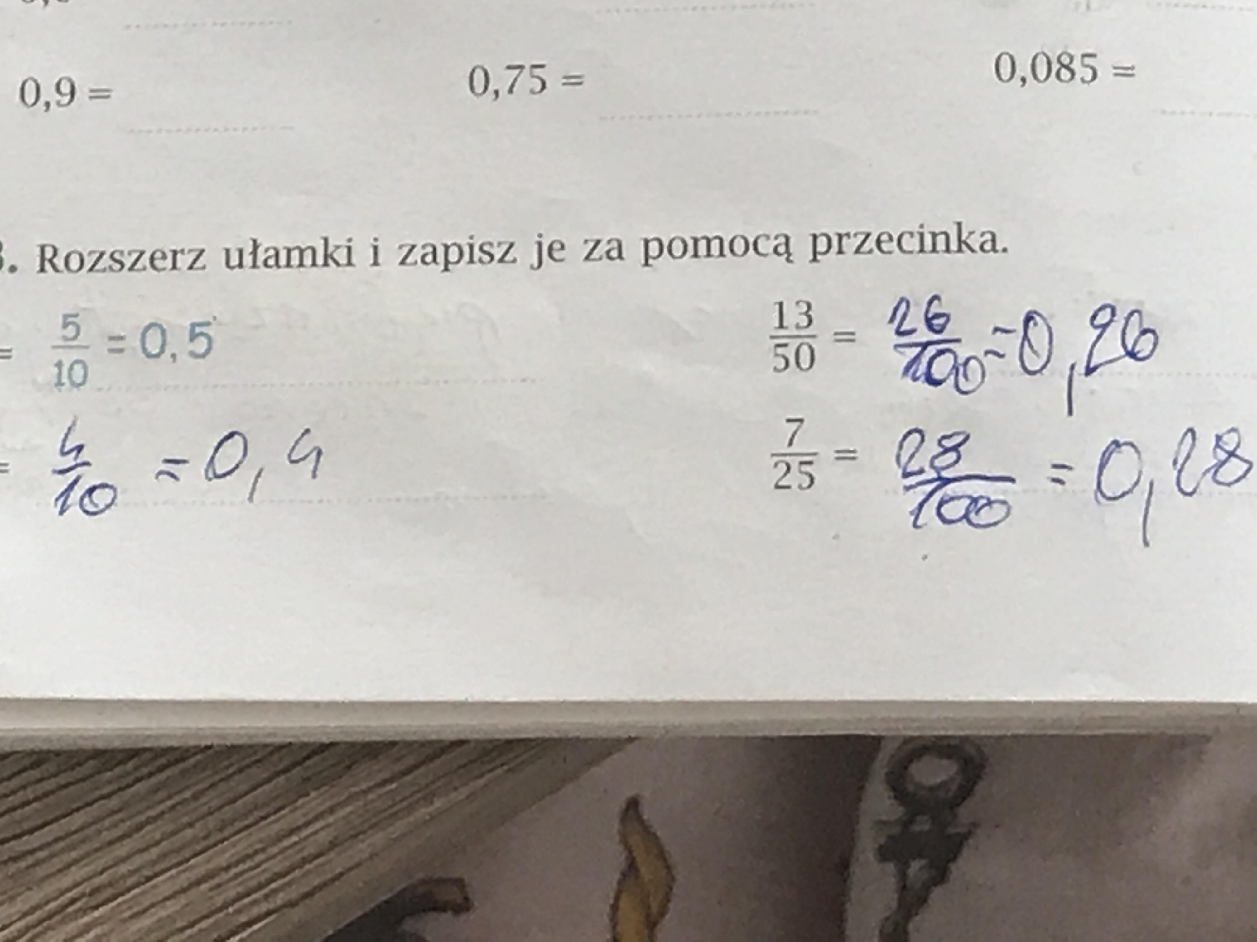 Rozszerz ułamki i zapisz je za pomocą przecinka . 1\2 2\5 13\50 7\25 Zapisz Za Pomocą Ułamka Zwykłego Jaka Część Figury Została Zamalowana