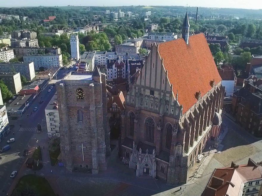 Rynek w Nysie i Jezioro Nyskie z lotu ptaka nagrany z nowej perspektywy Zespl Szkl I Placwek Oswiatowych W Nysie