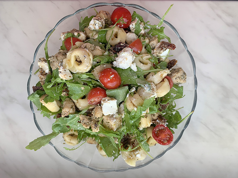 Sałatka z tortellini i rukolą Salatka Z Tortellini Z Rukola