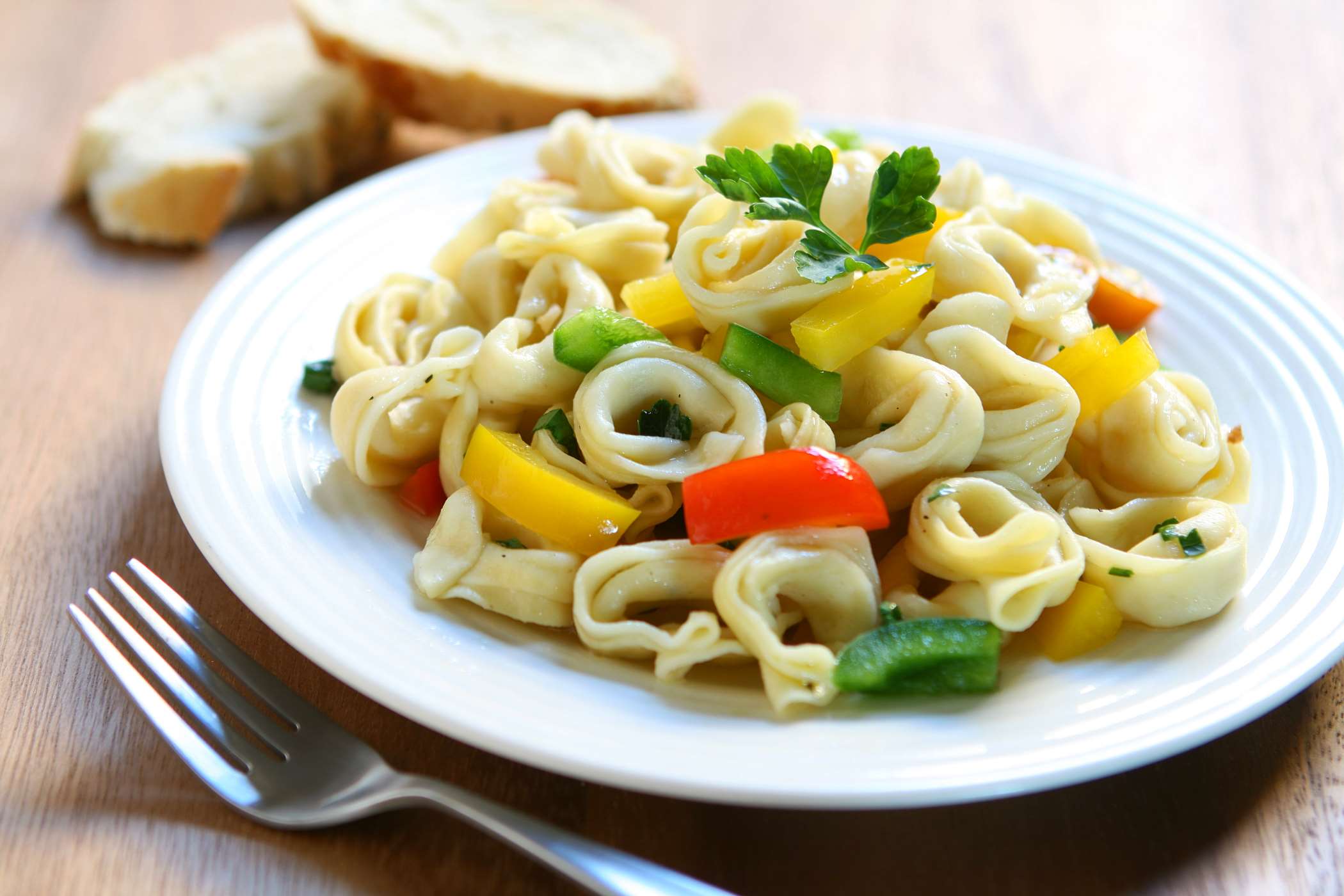 Sałatka z tortellini z grzybami | przepis na FajneGotowanie.pl Salatka Z Tortellini Z Grzybami