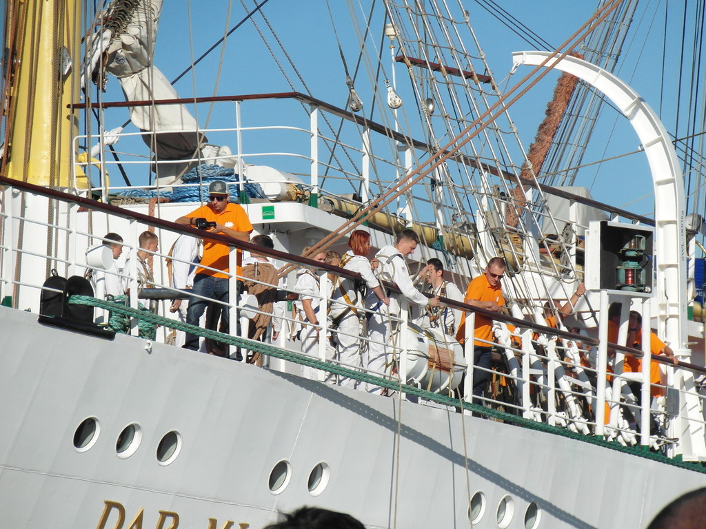 Segelschulschiff DAR MLODZIEZY beim Ablegen in Gdynia (PL)… | Flickr Najczęściej Czytane Książki Przez Młodzież