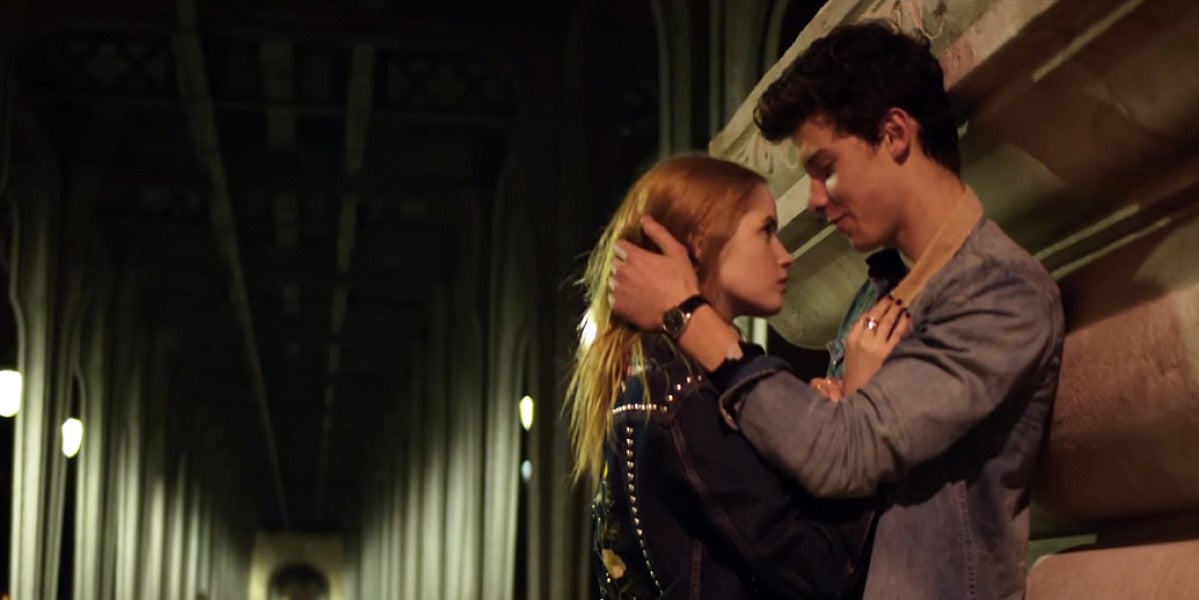 Shawn Mendes y Ellie Bomber pasean su amor por París en ‘There’s Ellie Bamber And Shawn Mendes