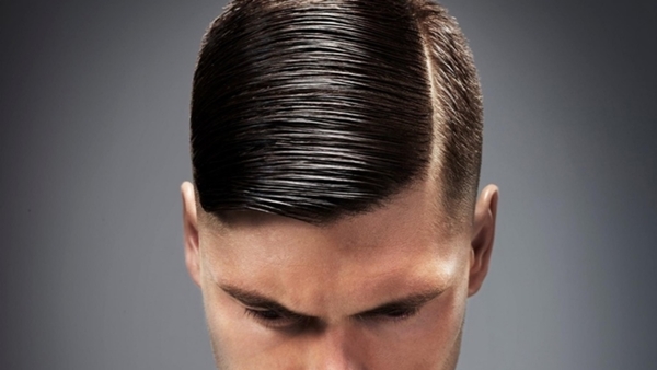Side part - klasyczna fryzura męska! Meska Fryzura Z Przedzialkiem Na Srodku