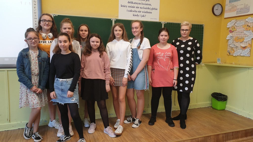 Światowy Dzień Spódnicy | Szkoła Podstawowa nr 11 w Piotrkowie Szkoła Podstawowa Nr 11 W Piotrkowie Trybunalskim