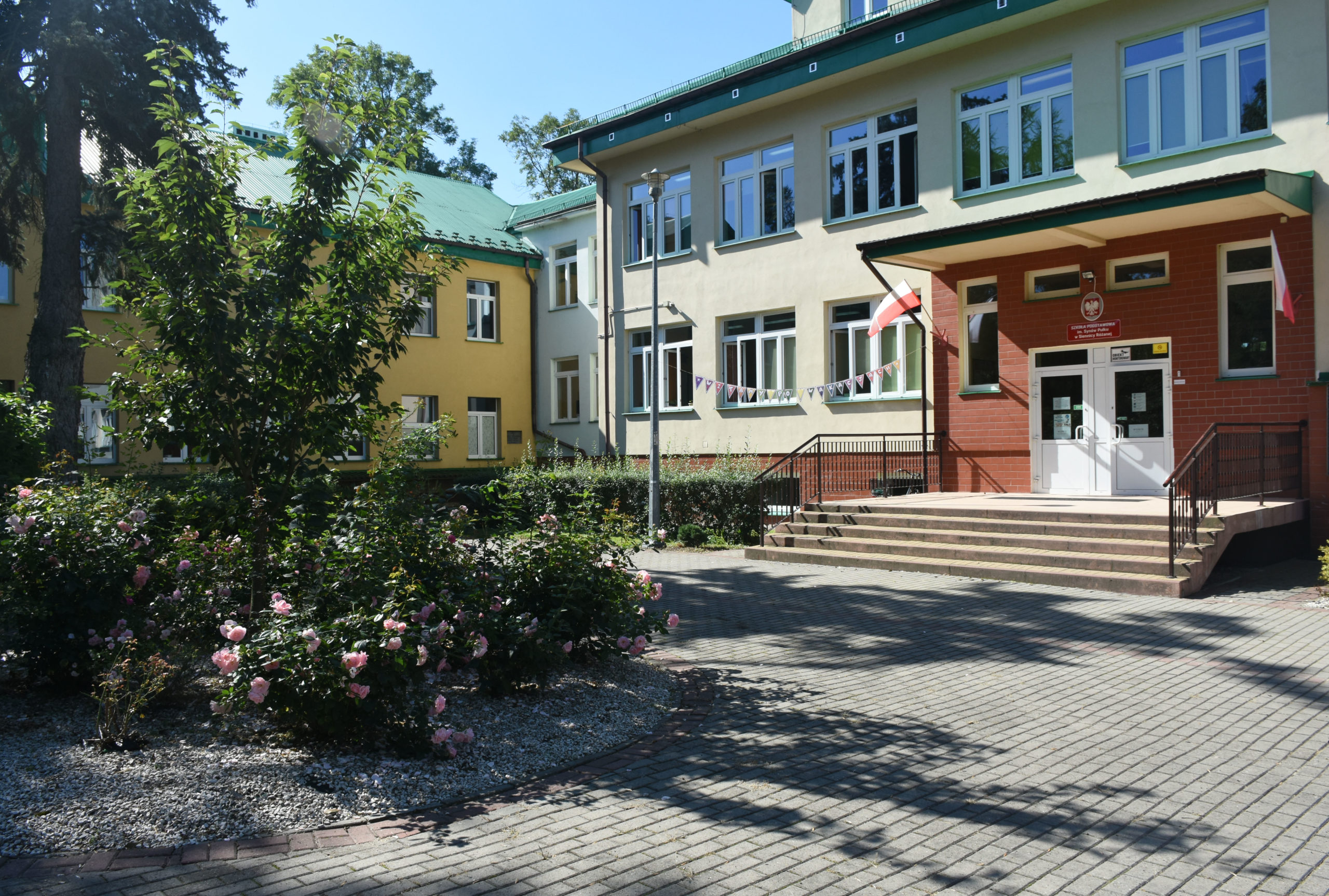 Szkoła Podstawowa W Siennicy Różanej