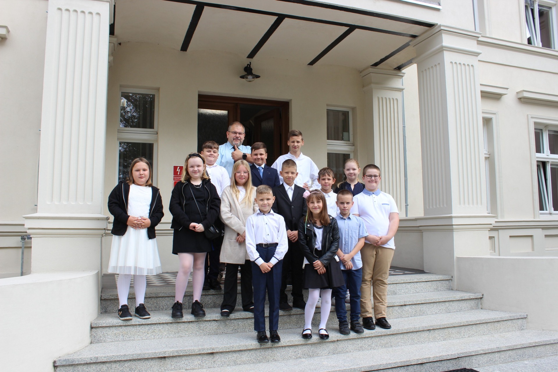 Szkoła Podstawowa im. Zawiszy Czarnego z Garbowa w Warszewicach Dwujęzyczna Społeczna Szkoła Podstawowa Nr 5 Im Zawiszy Czarnego Sto