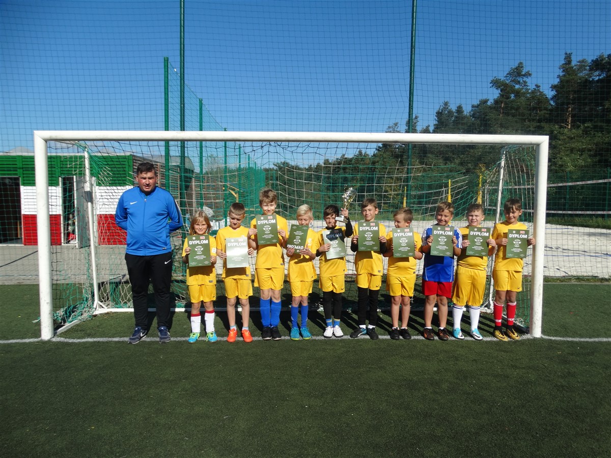 SZKOŁA PODSTAWOWA NR 1 W SULEJOWIE PONOWNIE ZWYCIĘSKA W ORLIKOWEJ LIDZE Szkoła Podstawowa Nr 1 W Sulejowie