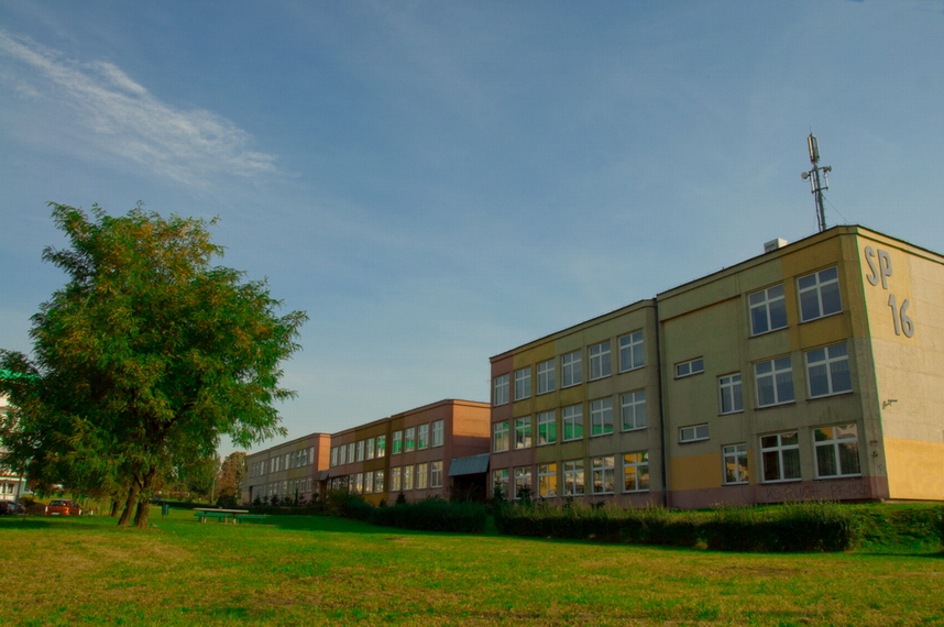 Szkoła Podstawowa nr 16 - O nas Szkola Podstawowa Nr 16 Piotrkw