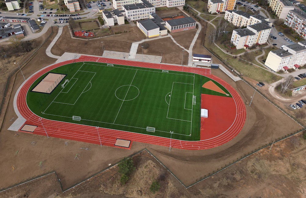 Szkoła Podstawowa nr 5 w Suwałkach ma nowy stadion i zmodernizowane Szkola Podstawowa Nr5 W Suwalkach