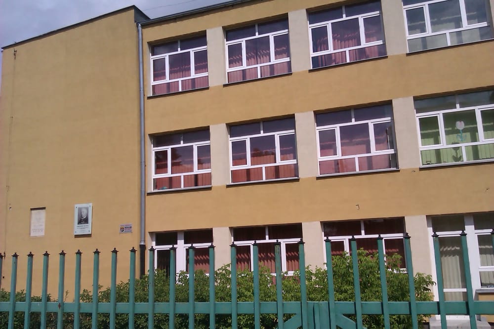 SZKOŁA PODSTAWOWA NR. 88 IM. G. NARUTOWICZA - Ul. Radarowa 4B, Warszawa Szkoła Podstawowa Nr 88 Warszawa Opinie