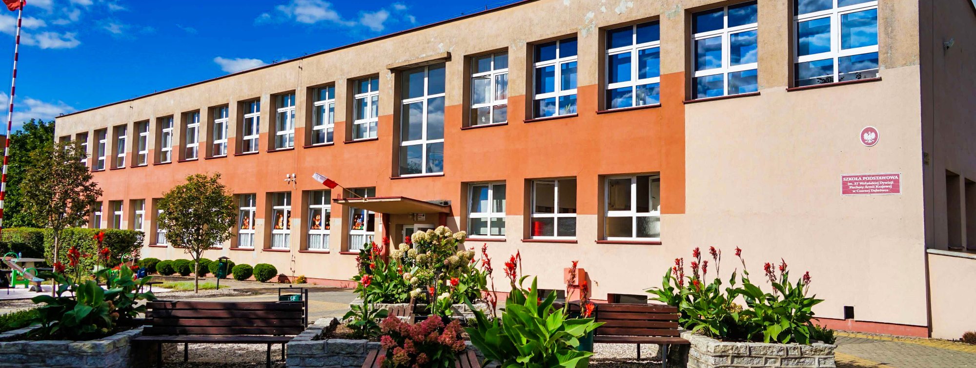 Szkoła Podstawowa W Czarnej Dąbrówce