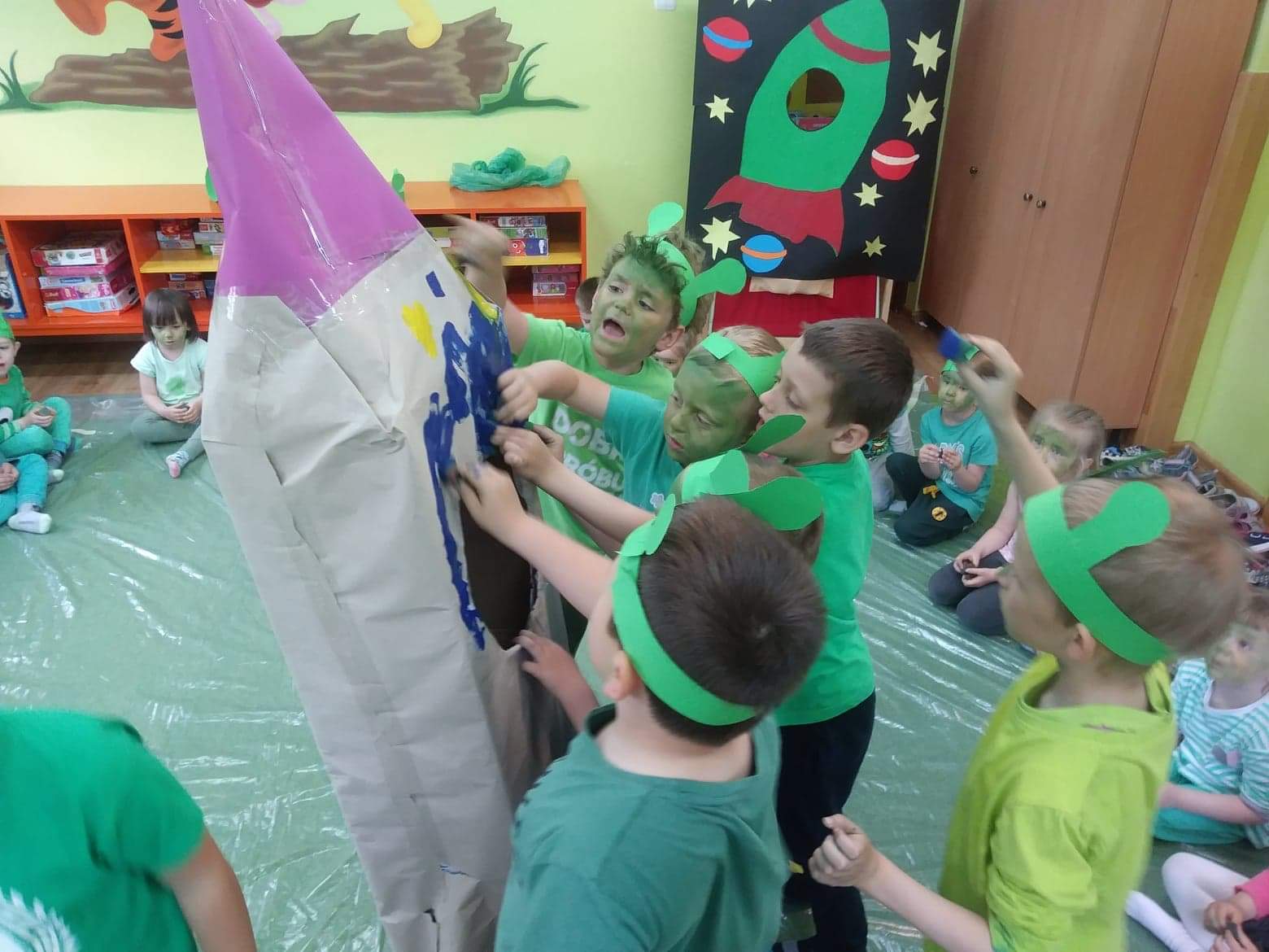 Tęczowe Przedszkole: Ja jestem Ufoludek, w kosmosie mam ogródek Ja Jestem Ufoludek Na Marsie Mam Ogródek