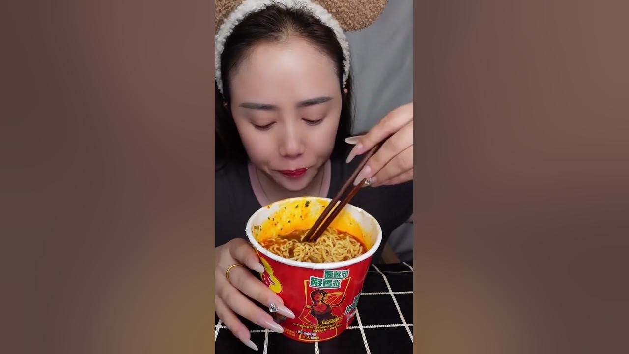 The kelp shreds and garlic sprouts in Jinmailang Spicy Hot Pot Noodles Wzory Na Działania Na Potęgach
