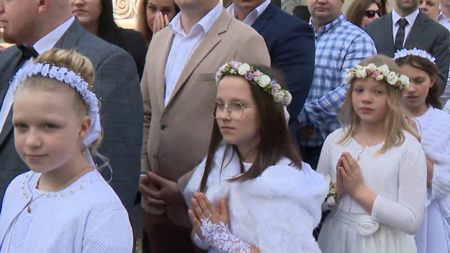 Trwa czas Pierwszych Komunii Świętych Mlodosc Jako Czas Pierwszych Nadziei I Rozczarowan Rozprawka