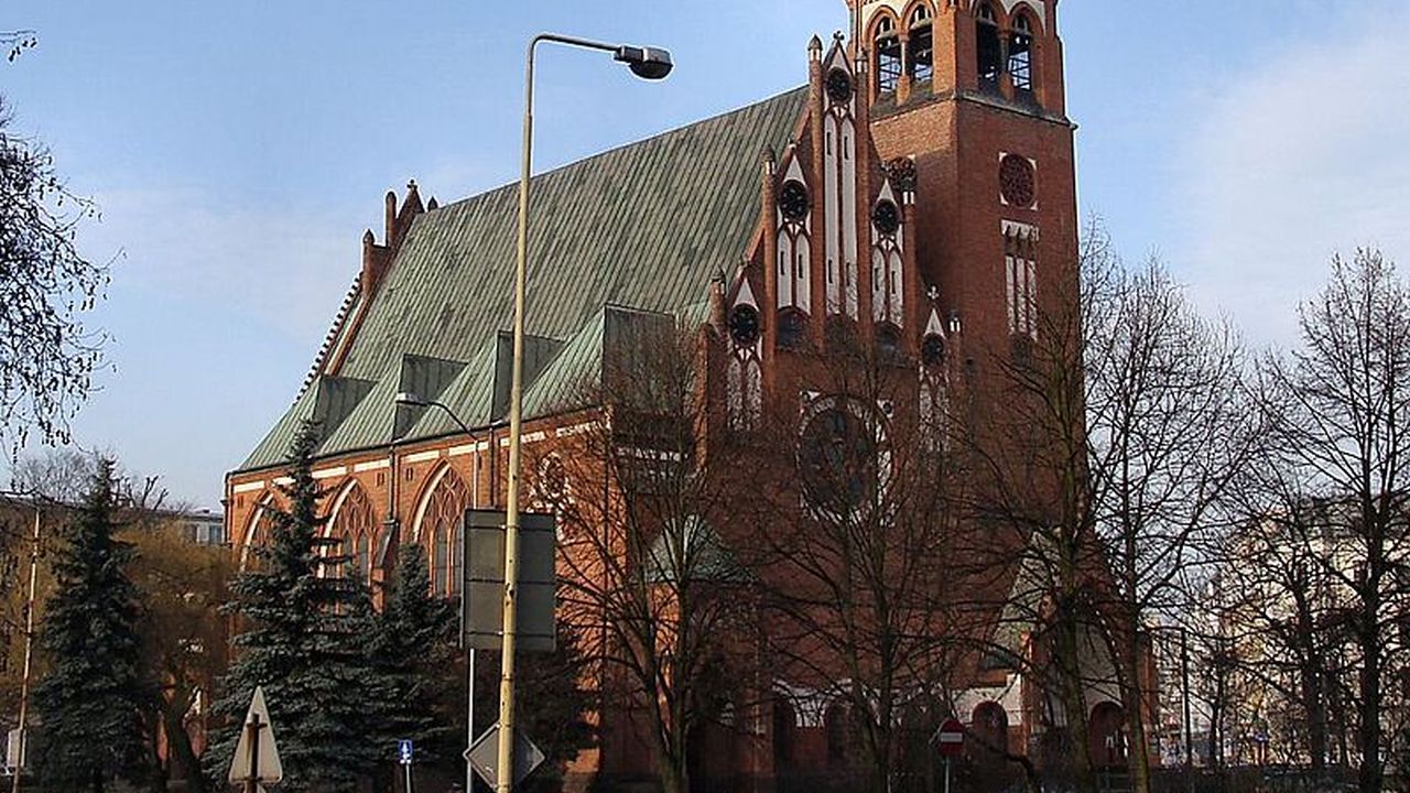 Upamiętnią żołnierzy Narodowych Sił Zbrojnych - Region - Radio Szczecin Kościół O Bernardynów Piotrków Tryb