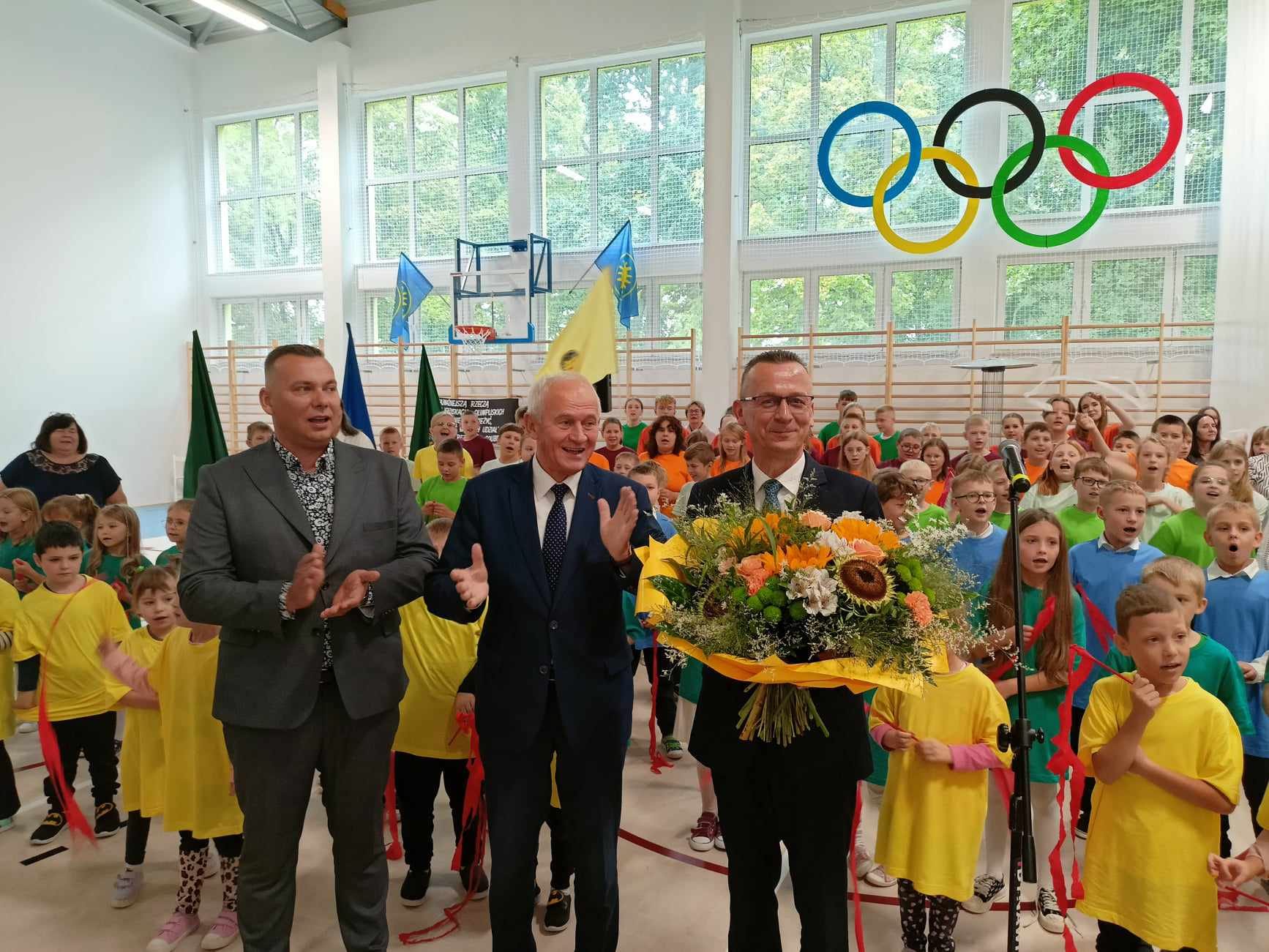 UROCZYSTE OTWARCIE SALI GIMNASTYCZNEJ W SZKOLE PODSTAWOWEJ im Szkoła Podstawowa Im Kawalerów Orderu Uśmiechu W Dąbrówce