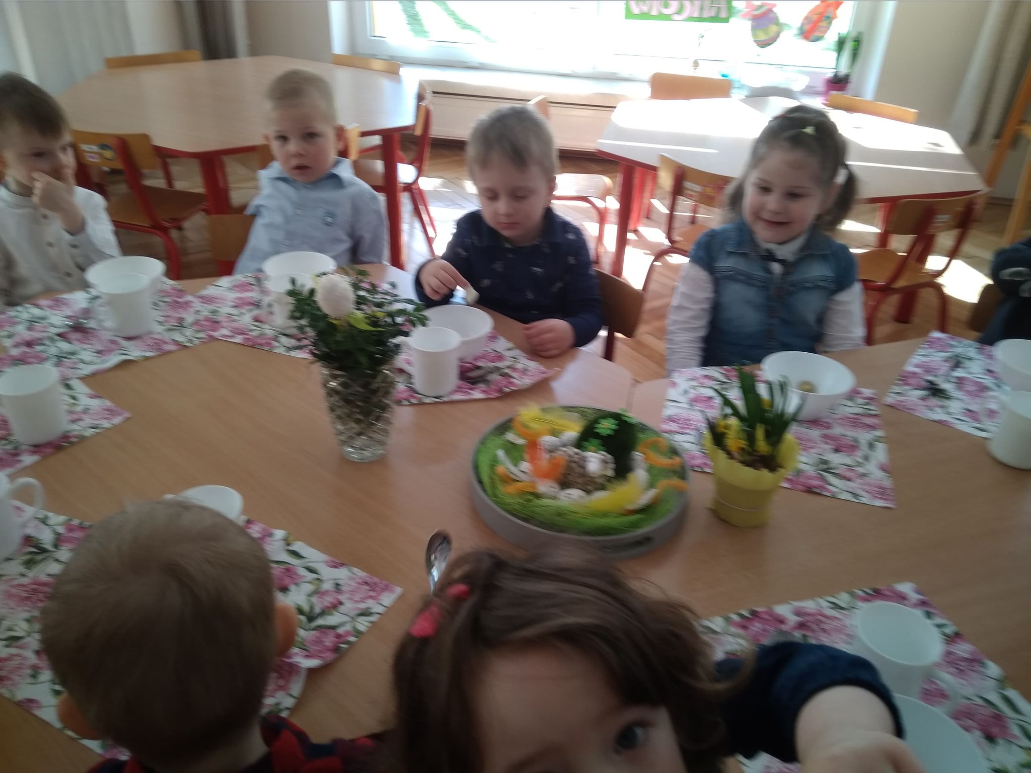 Wielkanocny obiad w przedszkolu | Przedszkole Samorządowe nr 5 w Przedszkole Nr 5 Piotrków Trybunalski