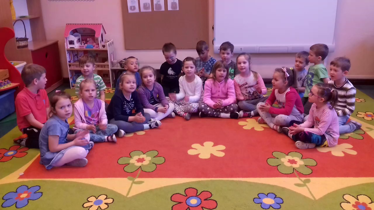 "Wiosenny spacer" - YouTube Wiosenny Spacer Z Mamą Tekst Piosenki