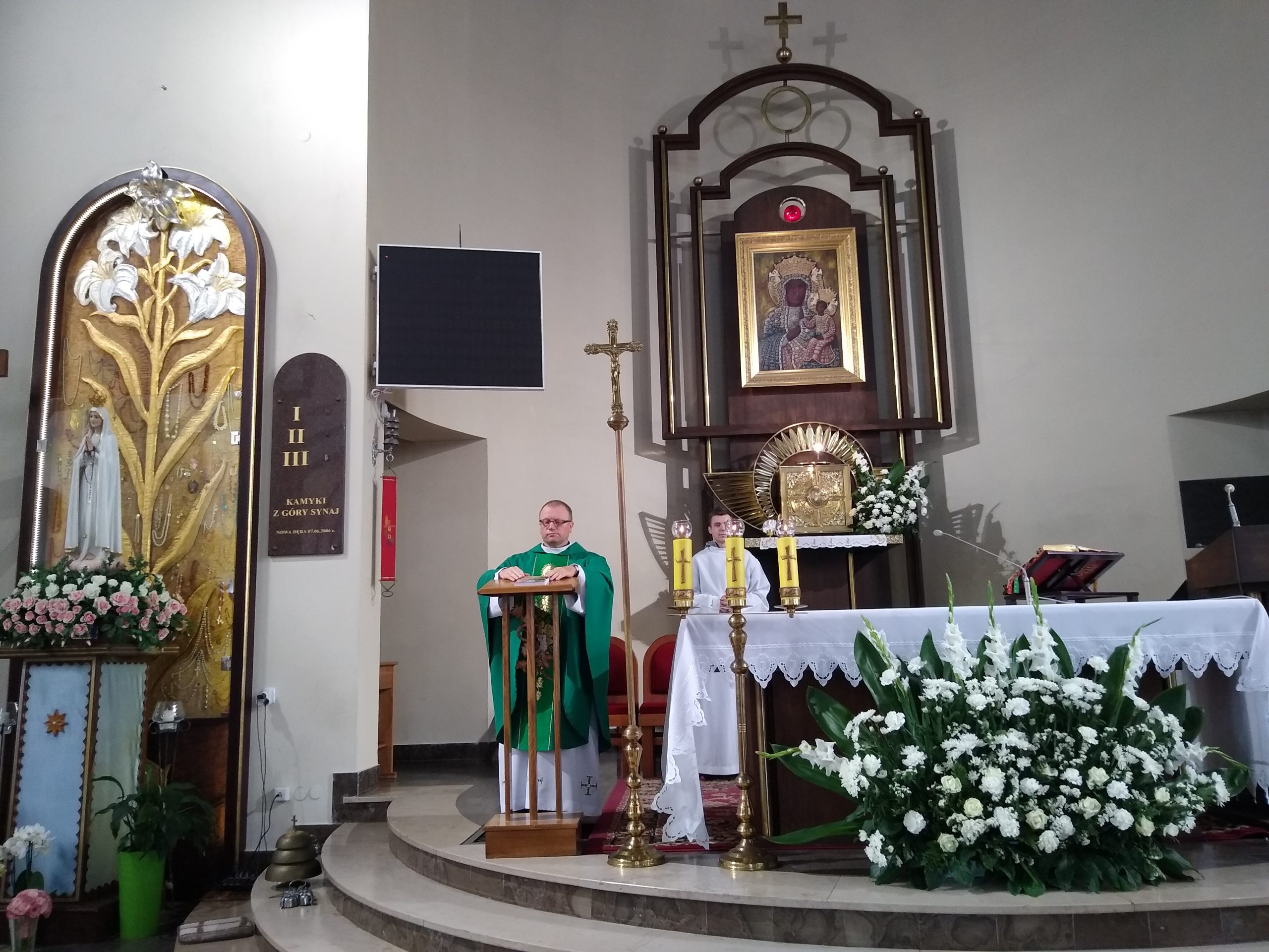 Wniesienie dokumentów synodalnych – Parafia Matki Bożej Królowej Polski Parafia Matki Bożej Częstochowskiej W żeglcach