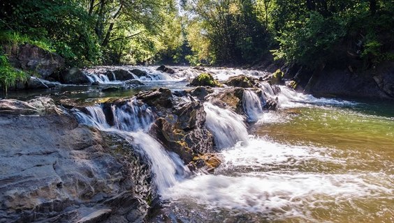Wodospad na Olszance w Uhercach Mineralnych | Wodospady Wieś Uherce Wodospad Na Olszance Uherce Mineralne